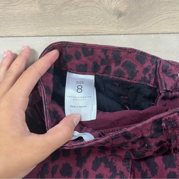 Social Standard by Sanctuary Leopard Cheetah Print Maroon and Black Pants Skinny - Picture 12 of 12